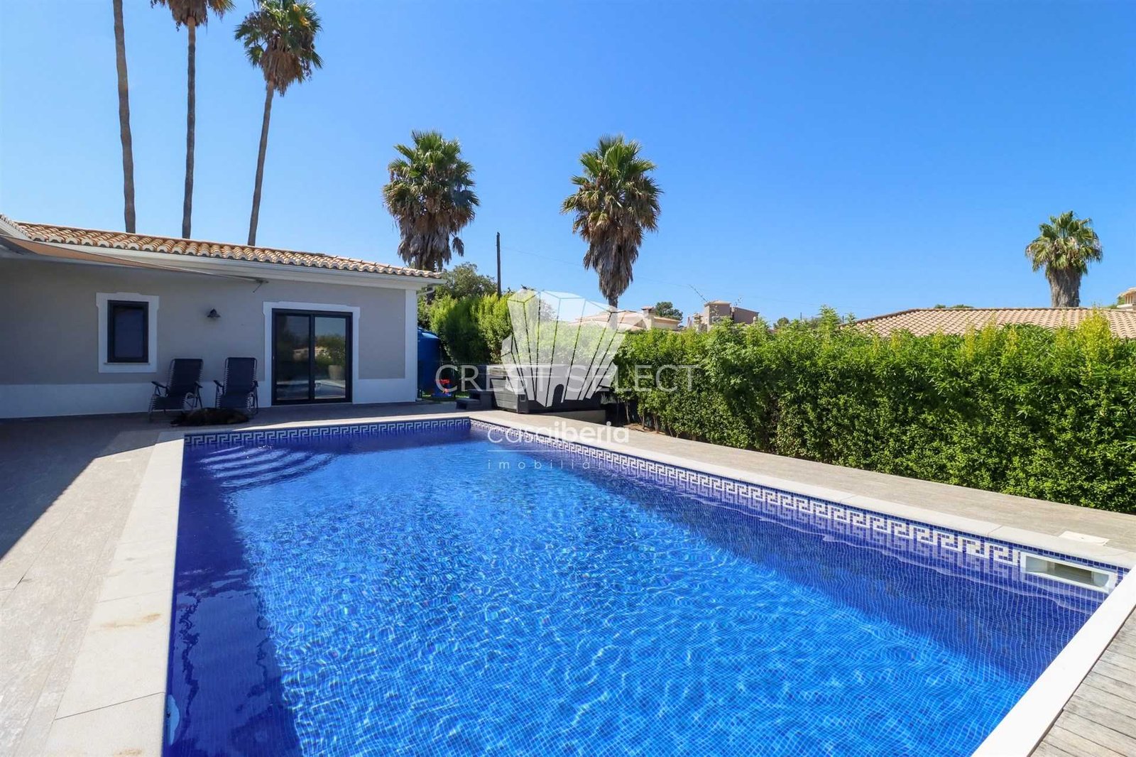Contemporary Family Home House in Faro  with 4 bedrooms