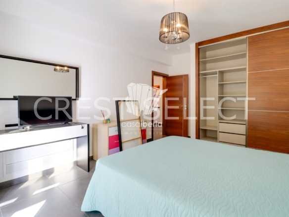 Contemporary Family Home House in Faro  with 4 bedrooms