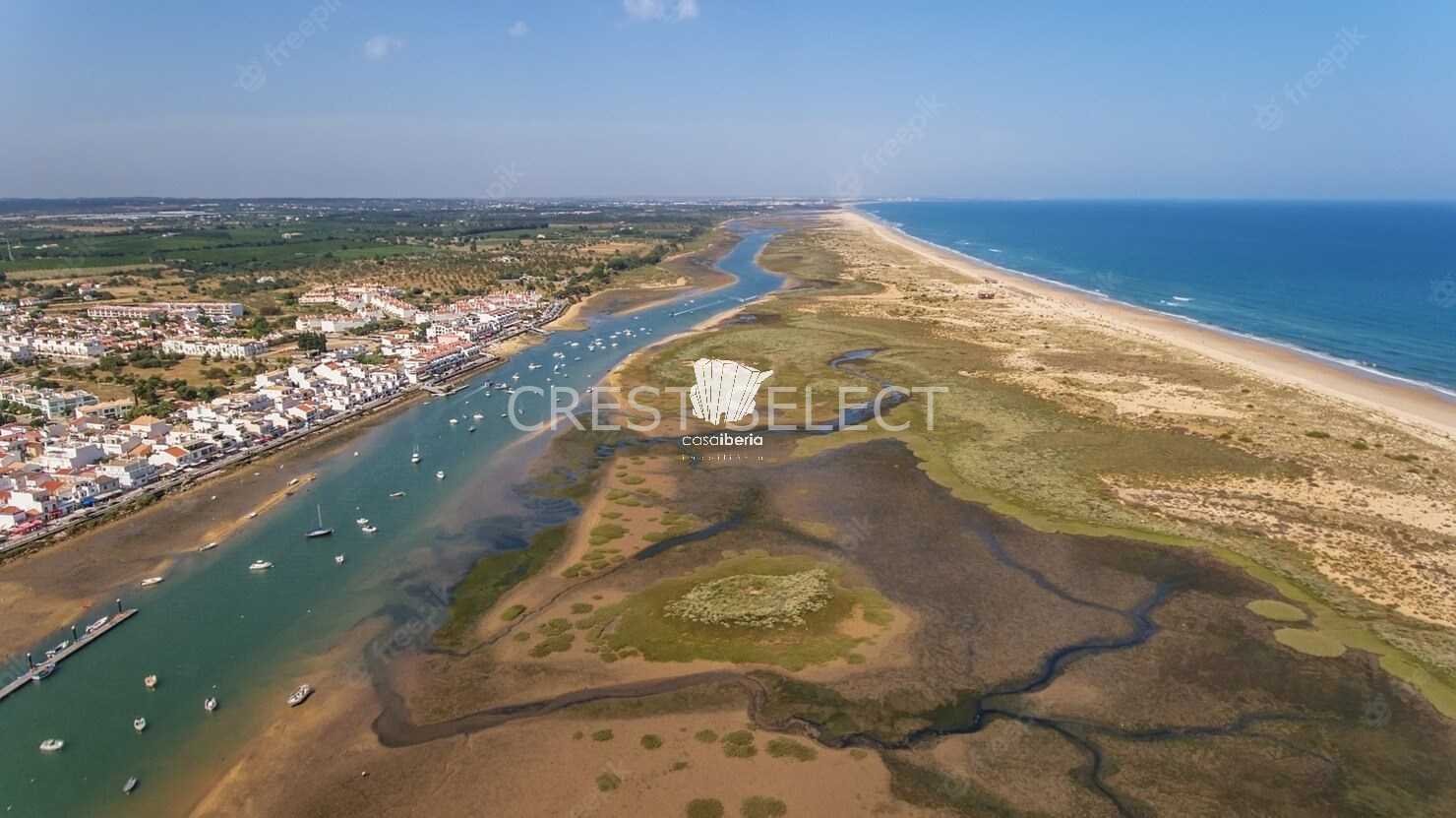 1302969c4945 Versatile Layout Apartment in Faro with 2 bedrooms
