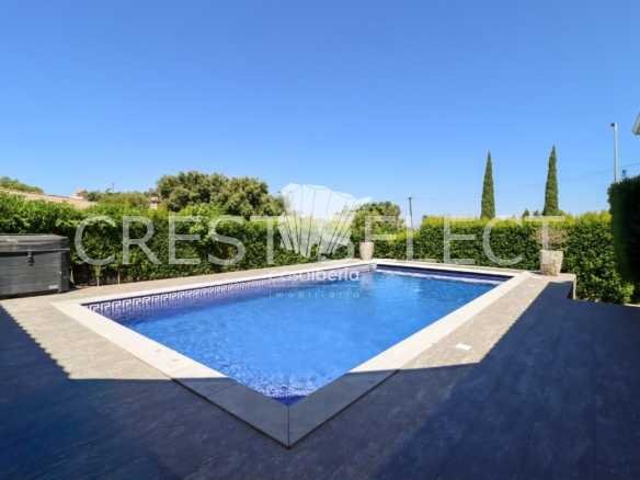 Contemporary Family Home House in Faro  with 4 bedrooms