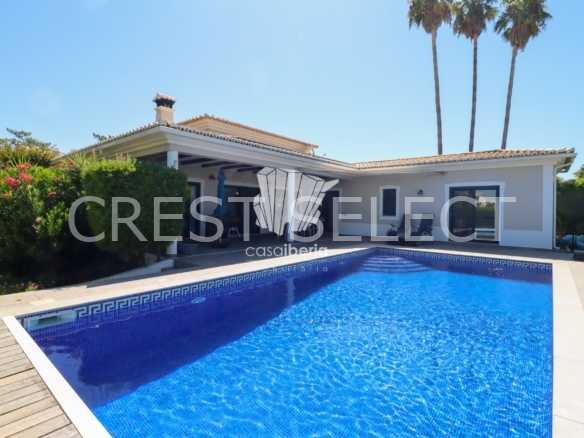 Contemporary Family Home House in Faro  with 4 bedrooms