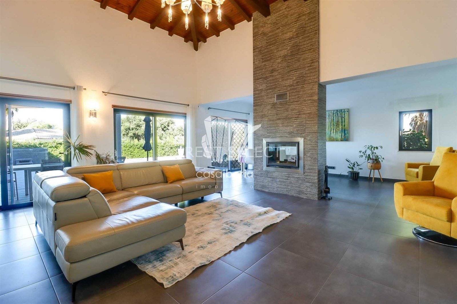 Contemporary Family Home House in Faro  with 4 bedrooms