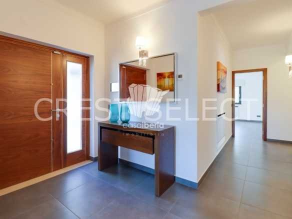 Contemporary Family Home House in Faro  with 4 bedrooms