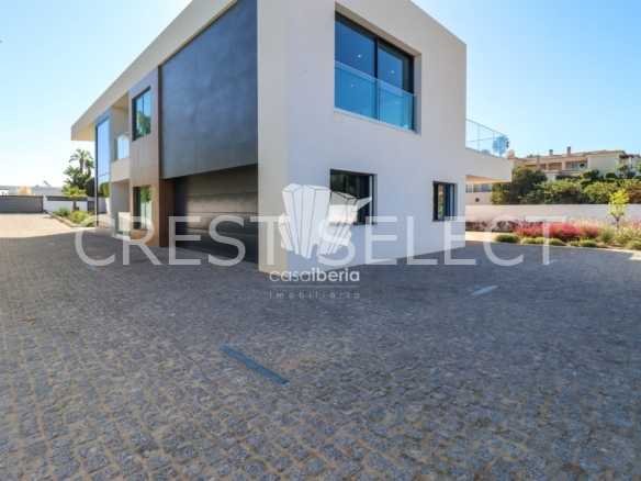 Custom Family Residence House in Faro  with 4 bedrooms