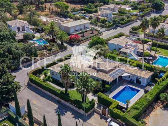 Contemporary Family Home House in Faro  with 4 bedrooms