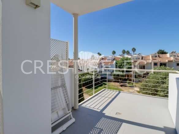 Spacious Comfort Terraced House in Faro  with 2 bedrooms