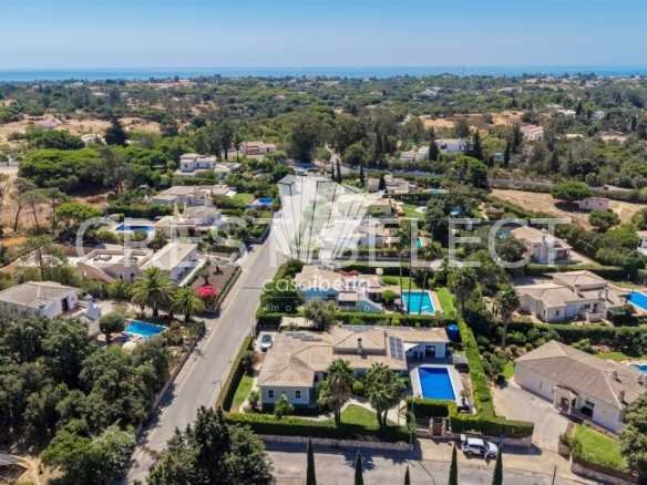 Contemporary Family Home House in Faro  with 4 bedrooms