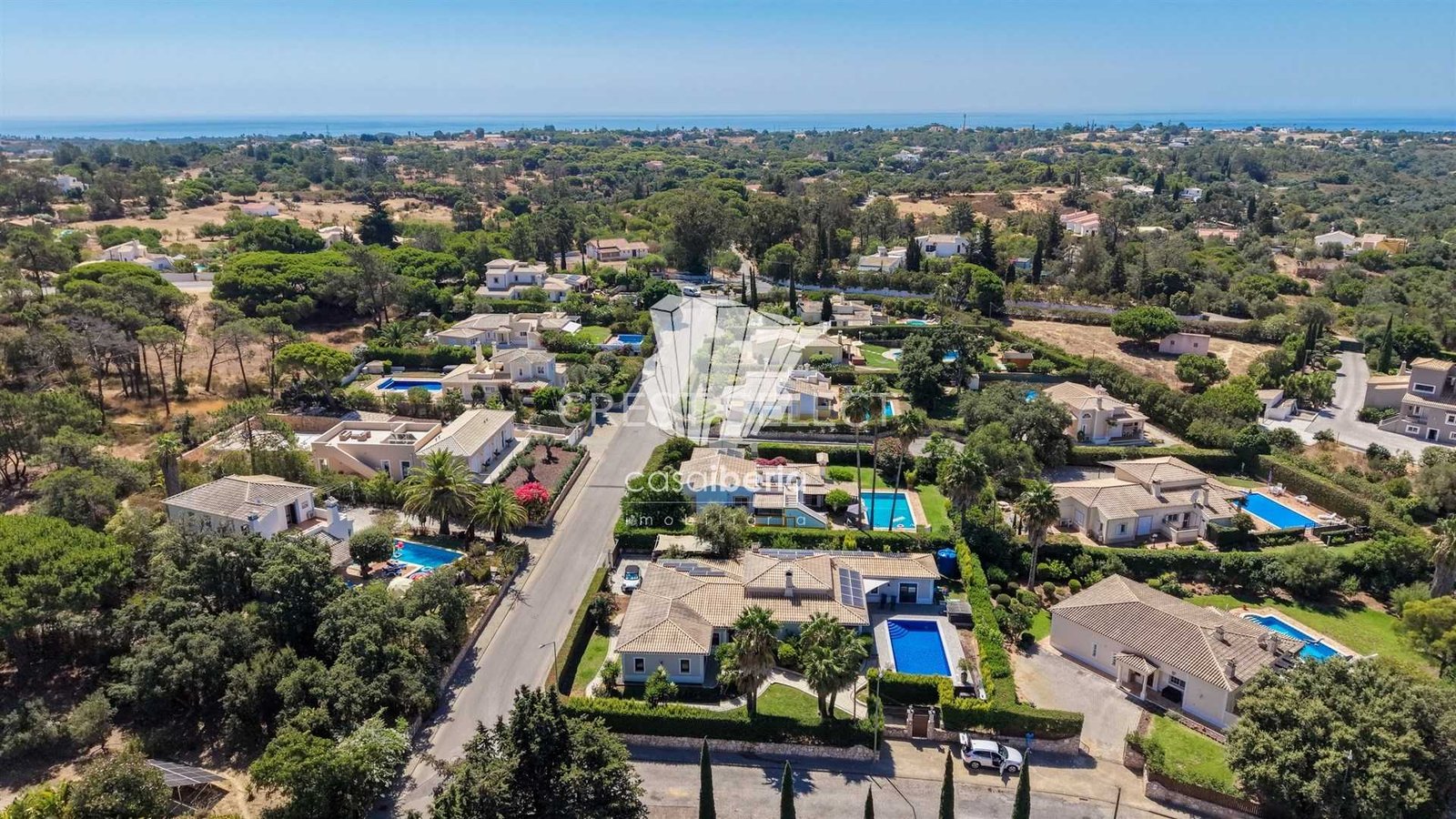 Contemporary Family Home House in Faro  with 4 bedrooms