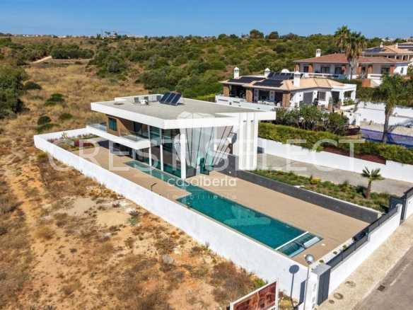 Custom Family Residence House in Faro  with 4 bedrooms