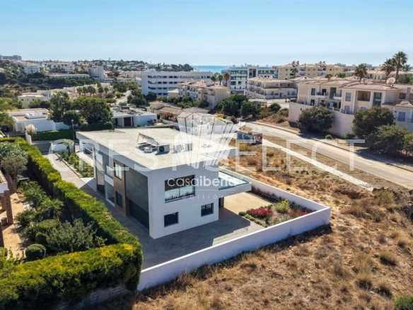 Custom Family Residence House in Faro  with 4 bedrooms