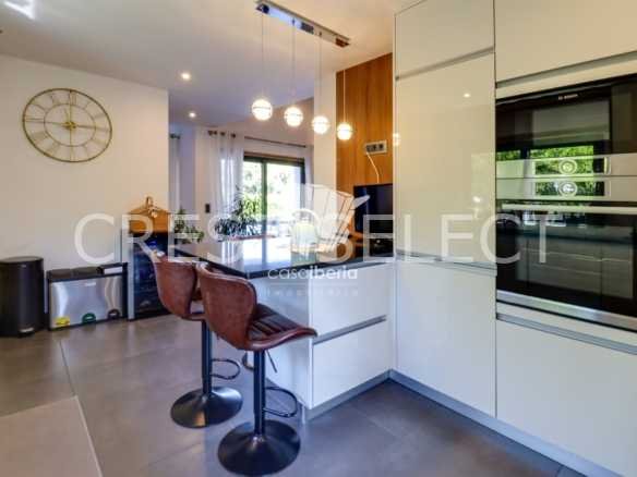 Contemporary Family Home House in Faro  with 4 bedrooms