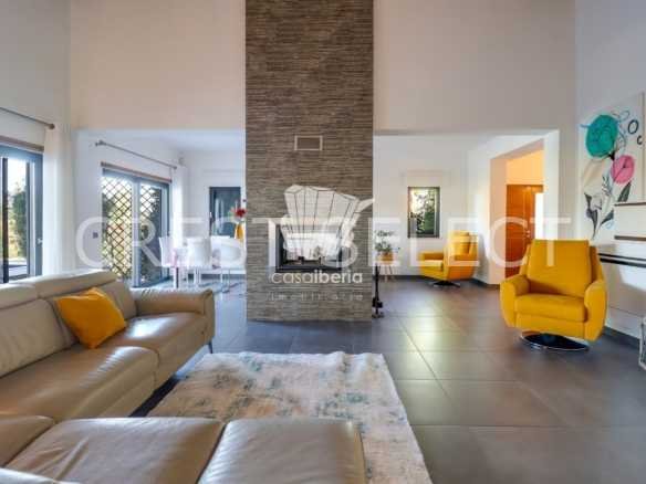 Contemporary Family Home House in Faro  with 4 bedrooms