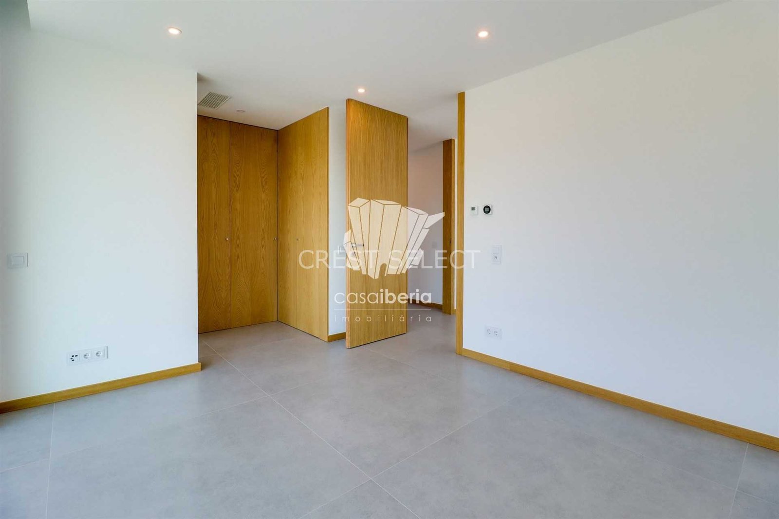 38e5108f4954 Custom Family Residence House in Faro with 4 bedrooms
