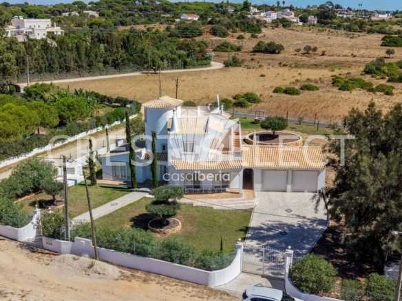 Bright Family Home House in Faro  with 3 bedrooms