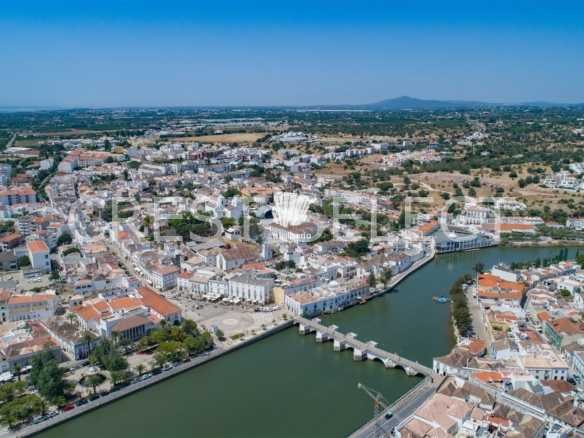 Inviting Family Abode Apartment in Faro  with 2 bedrooms