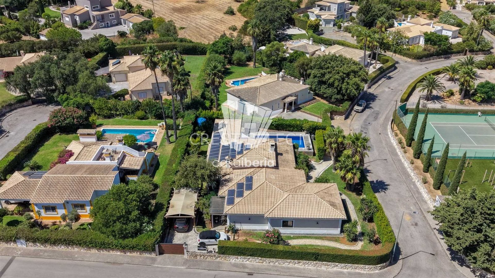 Contemporary Family Home House in Faro  with 4 bedrooms