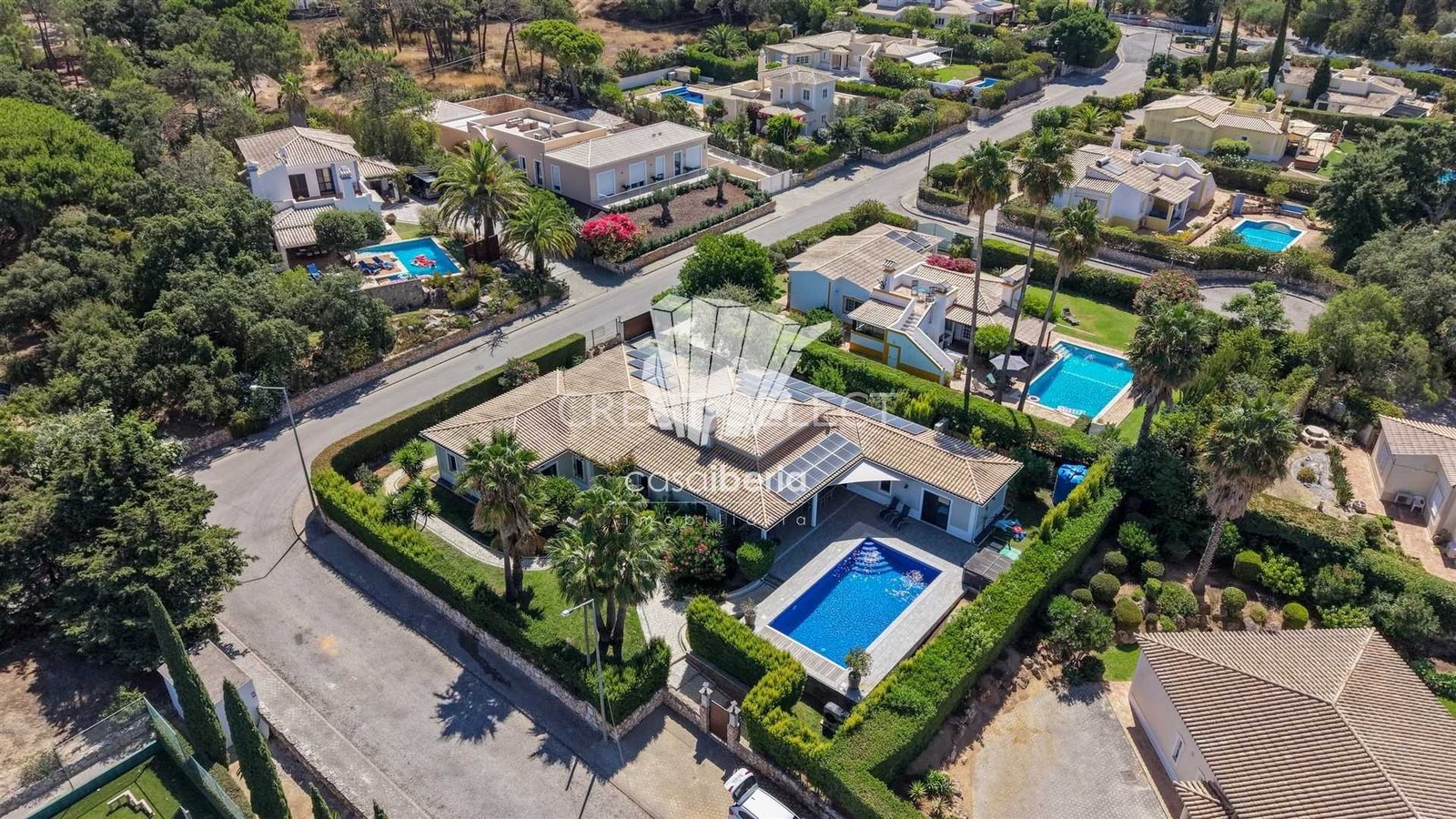 Contemporary Family Home House in Faro  with 4 bedrooms