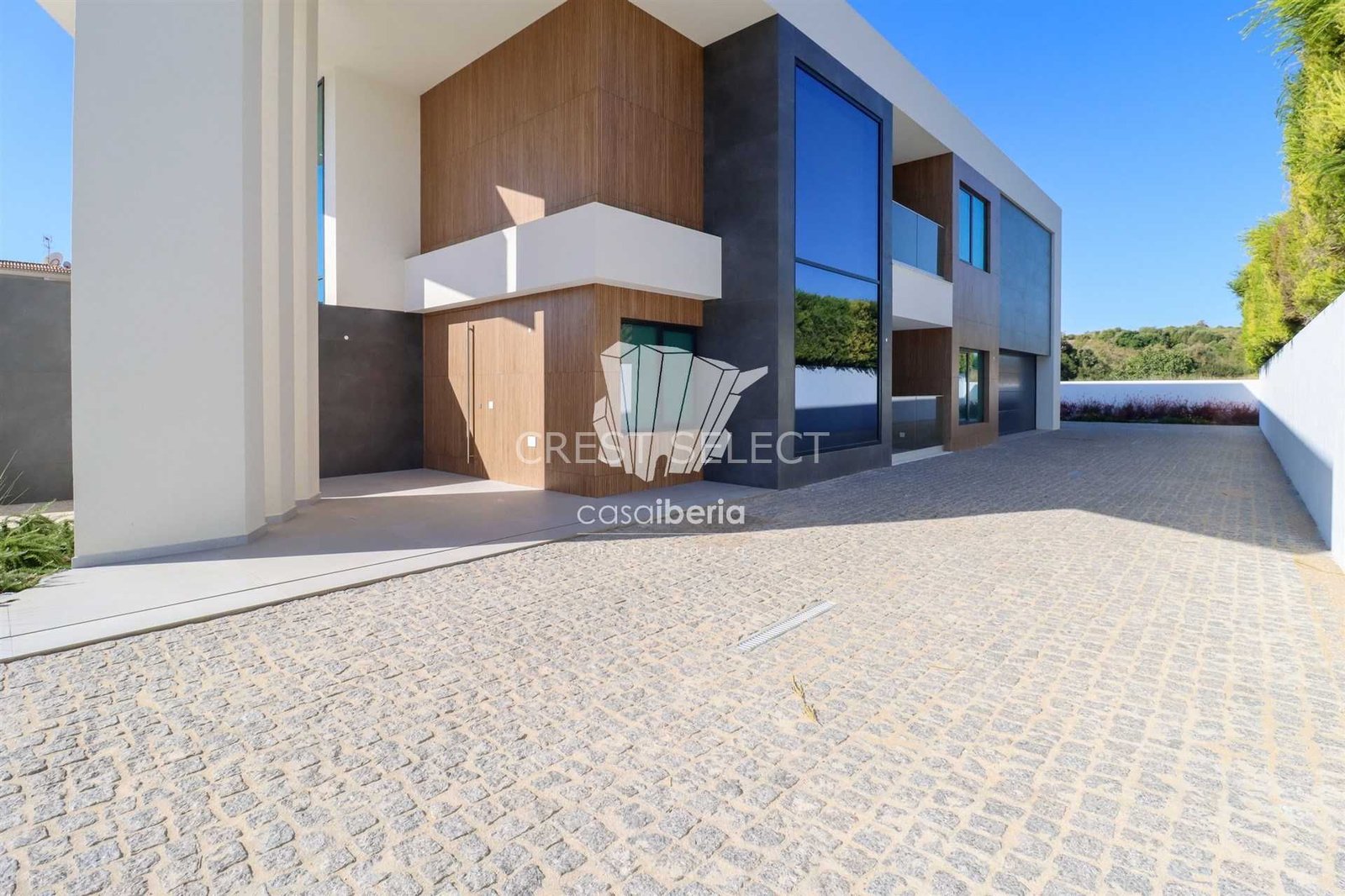 4beb07444954 Custom Family Residence House in Faro with 4 bedrooms