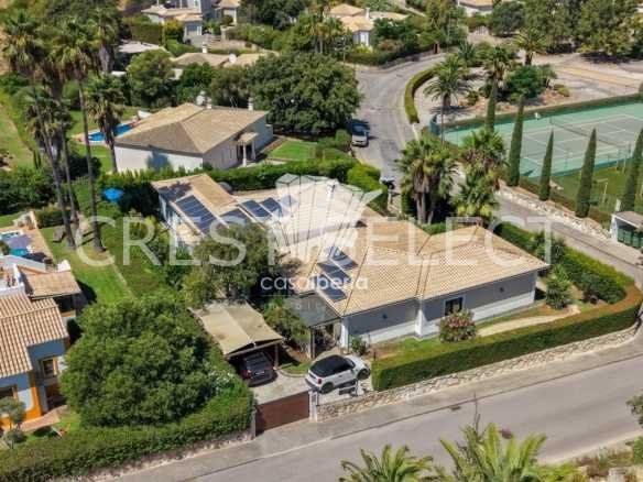 Contemporary Family Home House in Faro  with 4 bedrooms