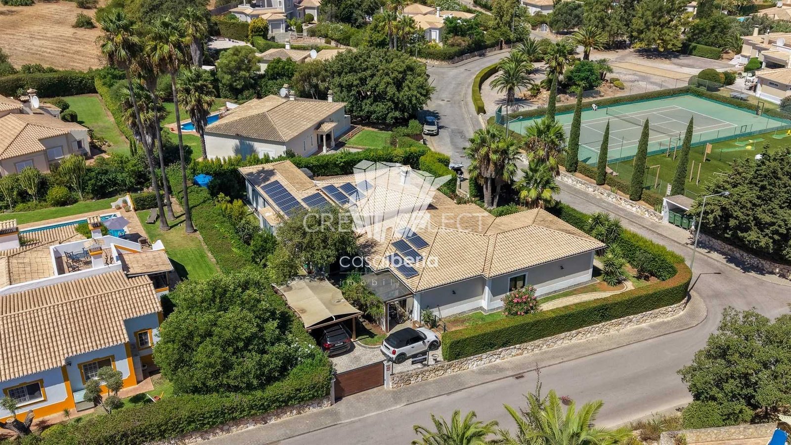 Contemporary Family Home House in Faro  with 4 bedrooms