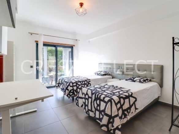 Contemporary Family Home House in Faro  with 4 bedrooms