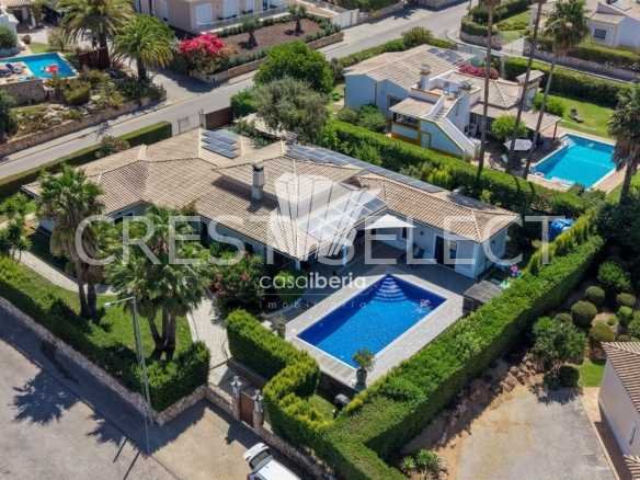 Contemporary Family Home House in Faro  with 4 bedrooms