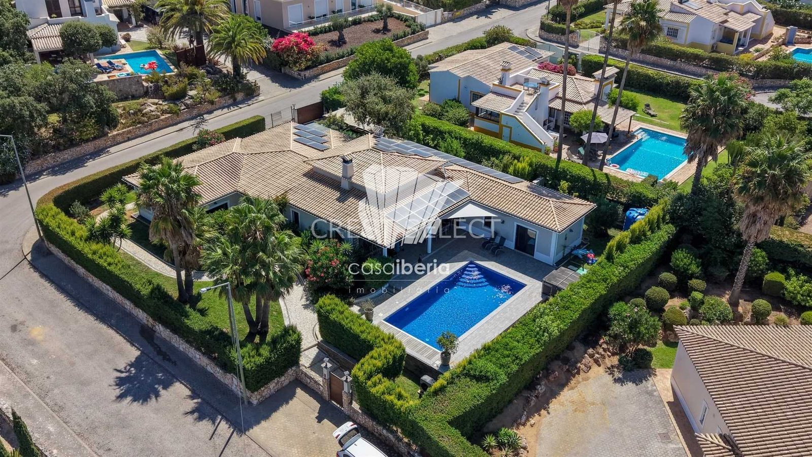 Contemporary Family Home House in Faro  with 4 bedrooms
