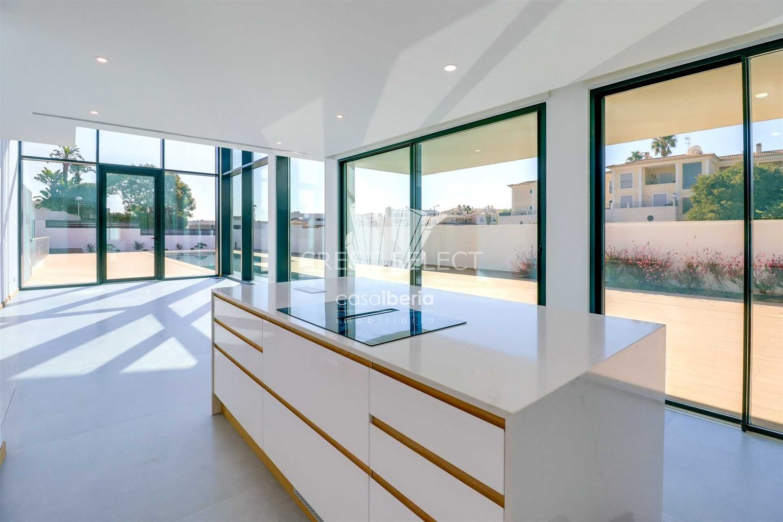 536544844954 Custom Family Residence House in Faro with 4 bedrooms
