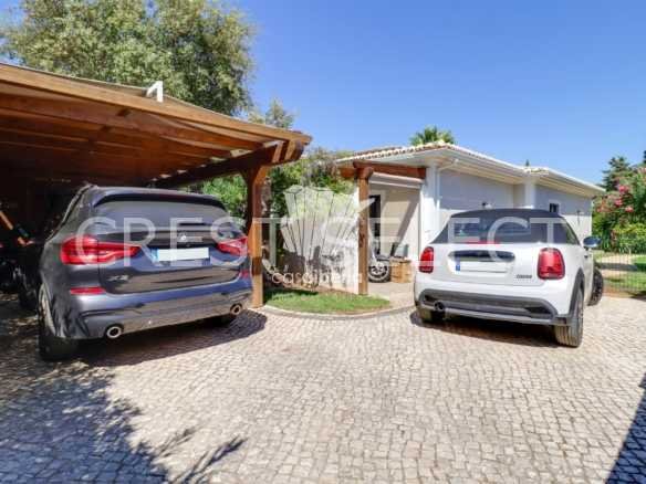 Contemporary Family Home House in Faro  with 4 bedrooms