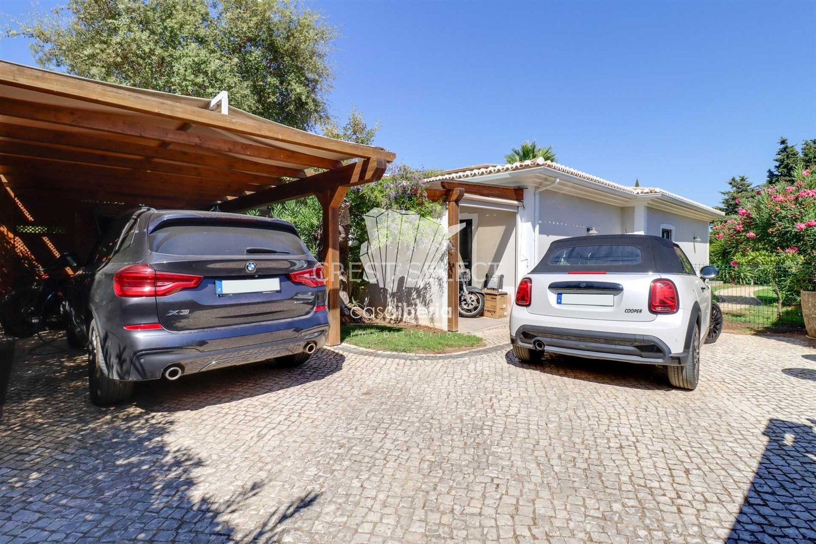 Contemporary Family Home House in Faro  with 4 bedrooms