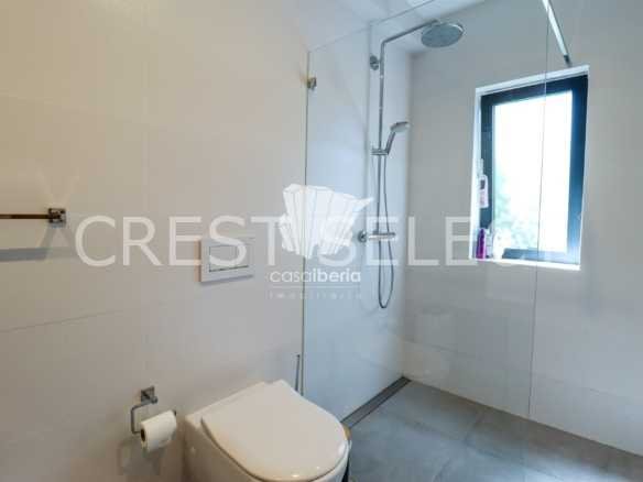 Contemporary Family Home House in Faro  with 4 bedrooms