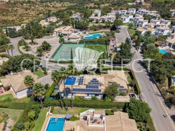 Contemporary Family Home House in Faro  with 4 bedrooms