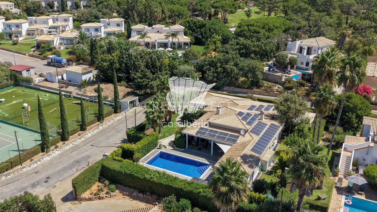 Contemporary Family Home House in Faro  with 4 bedrooms