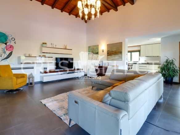 Contemporary Family Home House in Faro  with 4 bedrooms