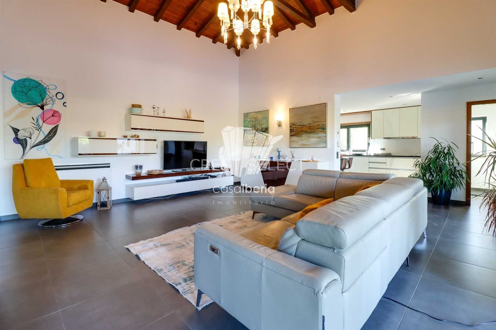 Contemporary Family Home House in Faro  with 4 bedrooms