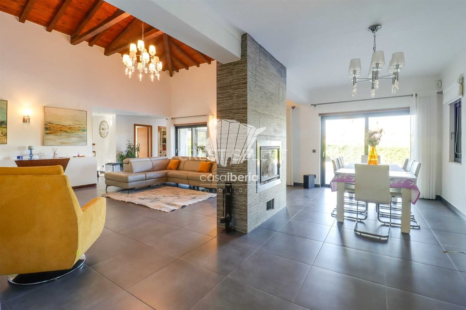 Contemporary Family Home House in Faro  with 4 bedrooms