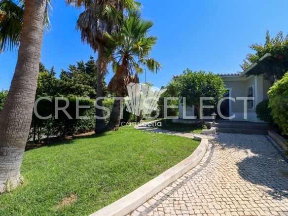 Contemporary Family Home House in Faro  with 4 bedrooms