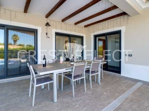 Contemporary Family Home House in Faro  with 4 bedrooms