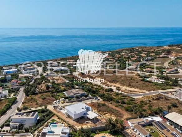 Family Oasis Retreat House in Faro  with 3 bedrooms