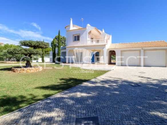 Bright Family Home House in Faro  with 3 bedrooms