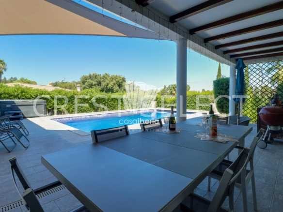 Contemporary Family Home House in Faro  with 4 bedrooms