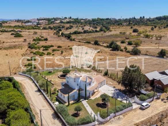 Bright Family Home House in Faro  with 3 bedrooms