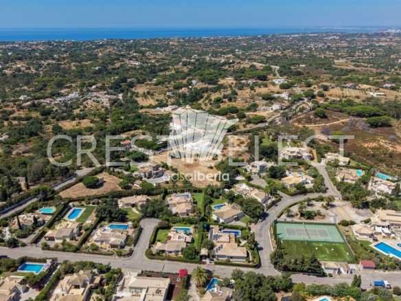 Contemporary Family Home House in Faro  with 4 bedrooms