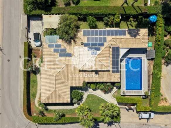 Contemporary Family Home House in Faro  with 4 bedrooms