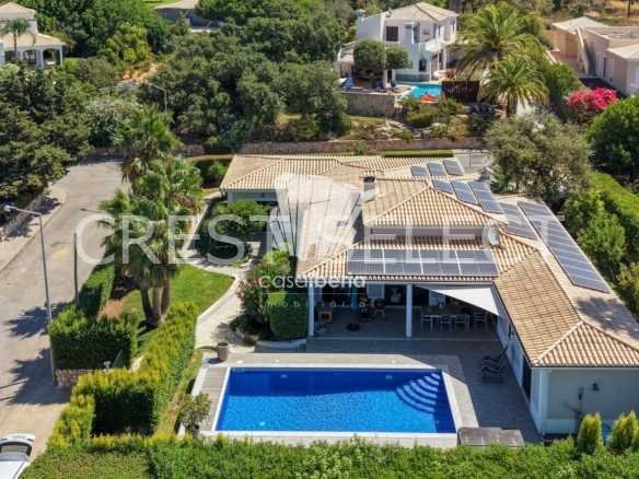Contemporary Family Home House in Faro  with 4 bedrooms