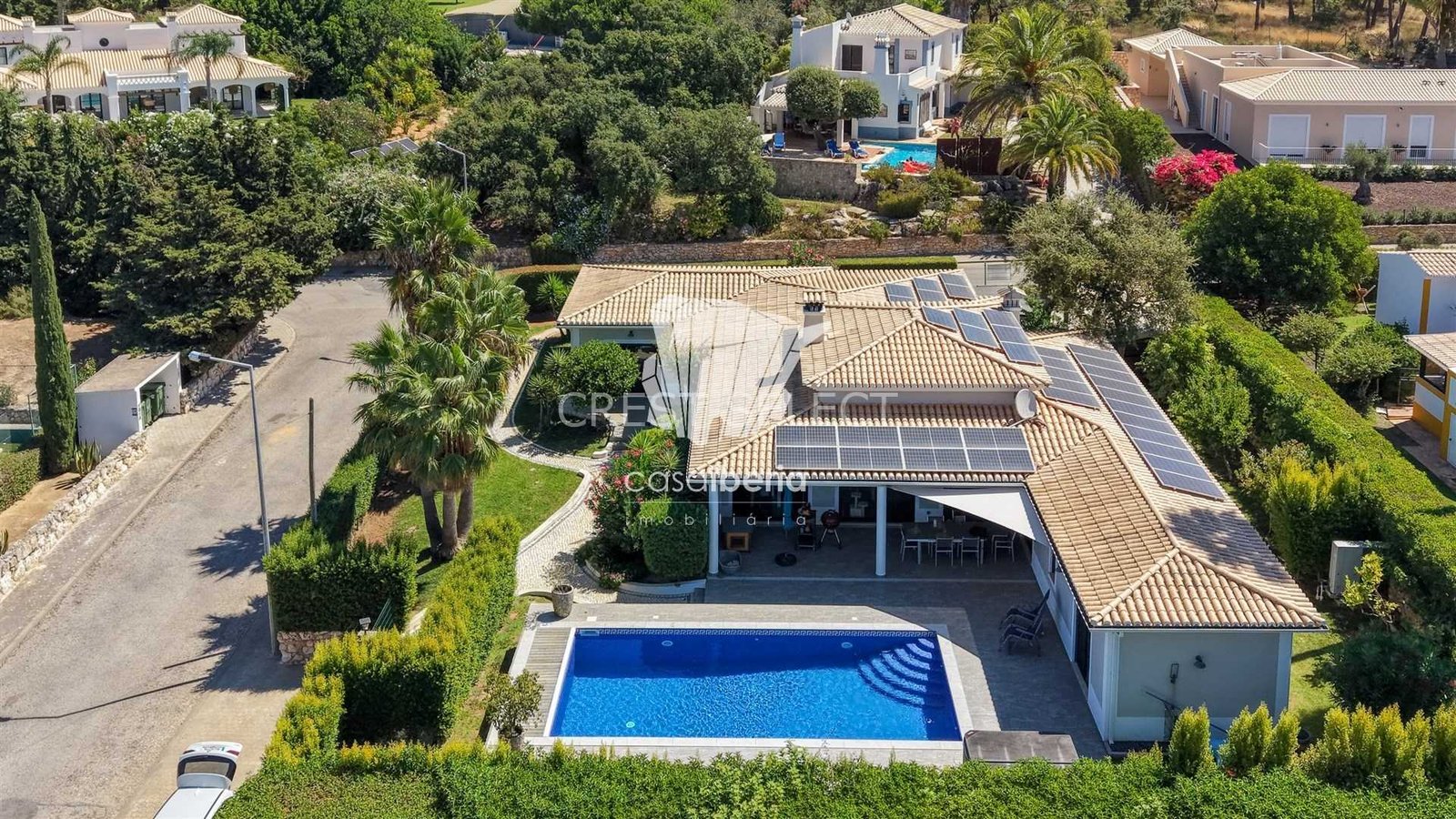Contemporary Family Home House in Faro  with 4 bedrooms