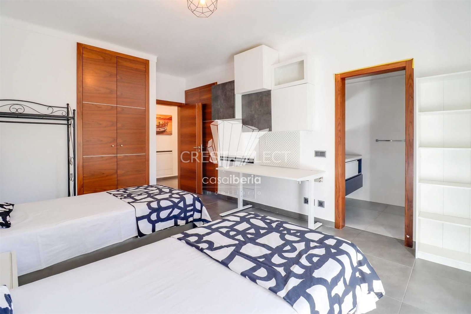 Contemporary Family Home House in Faro  with 4 bedrooms