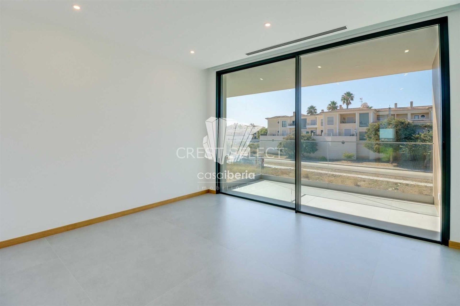 9b7886c94954 Custom Family Residence House in Faro with 4 bedrooms