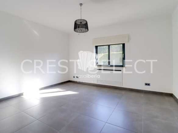 Contemporary Family Home House in Faro  with 4 bedrooms