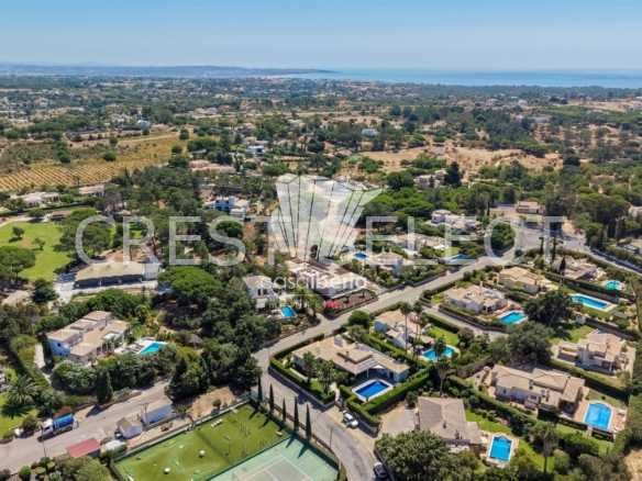 Contemporary Family Home House in Faro  with 4 bedrooms